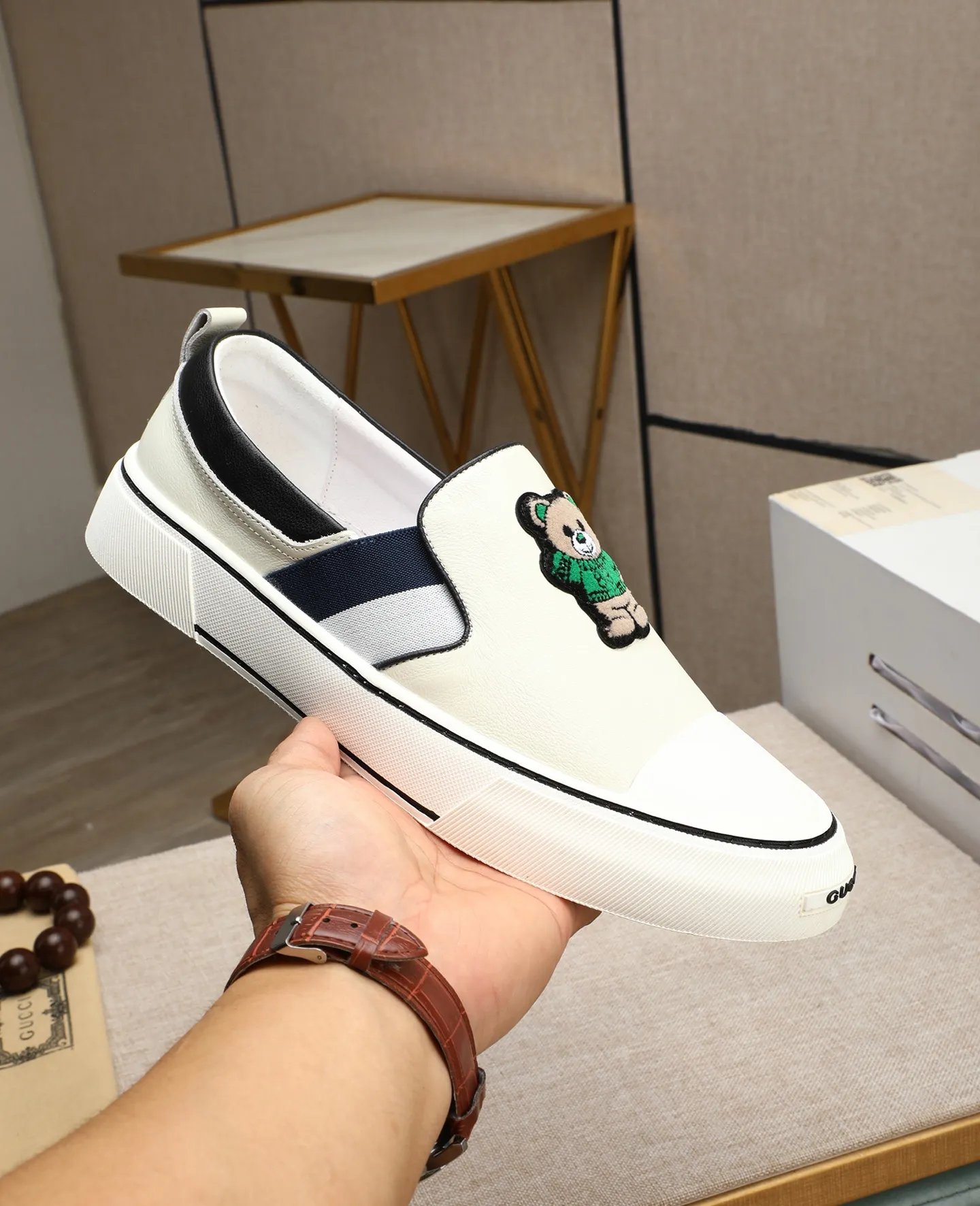 Men's shoes 💰460 GUCCI🔍🔍The latest models are on sale at the same time at the counter. Original calfskin imported from Italy, genuine leather lining, (high-end, extravagant, and classy) with exquisite workmanship. Soles: Original soles specially provided by the original factory. ⚠Exclusive double-layer movable molded soles are super comfortable⚠. Photos of the real thing🎬The real thing is even better🔍🔍"High quality·Follow the order" Code number 38-44